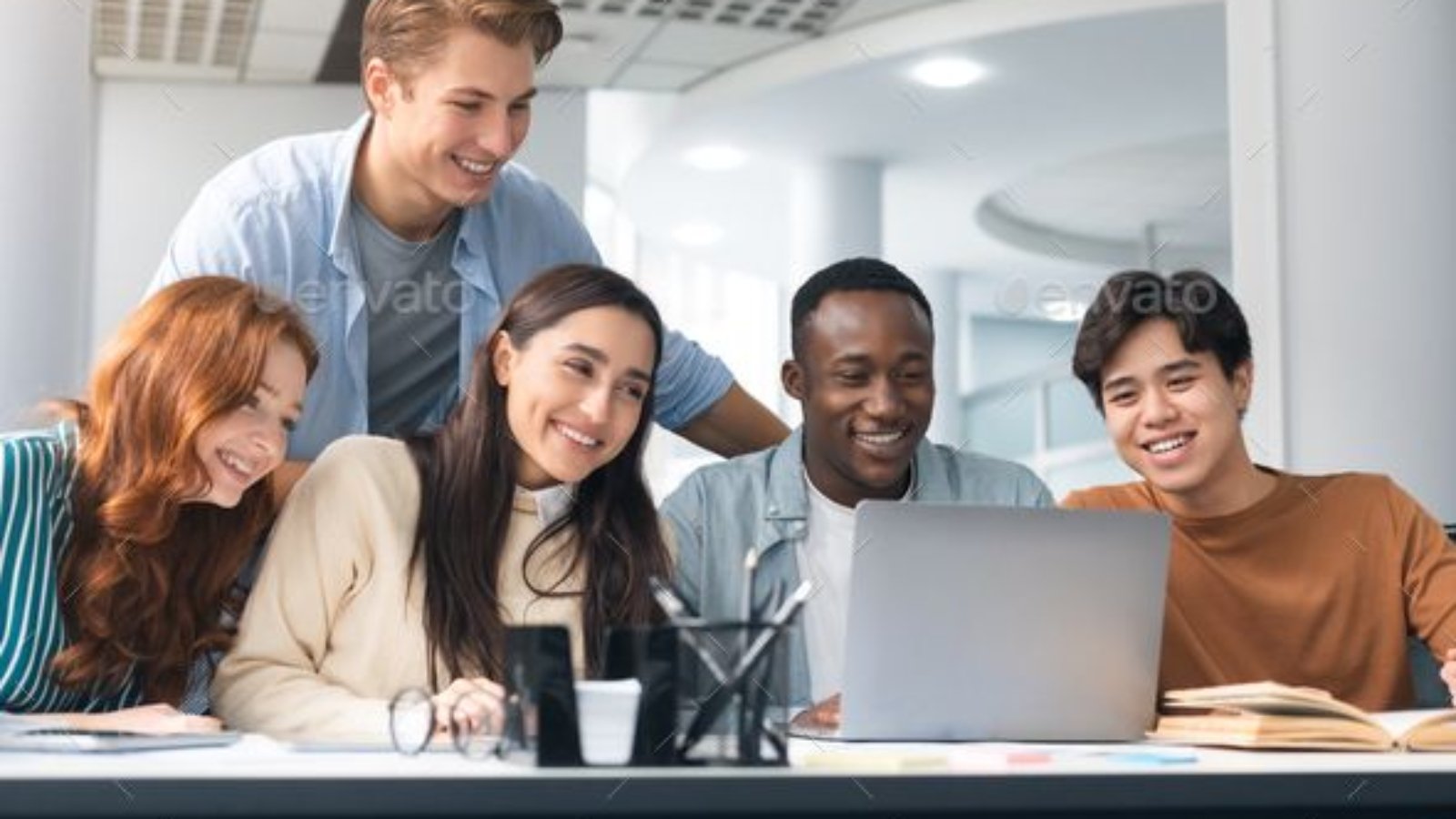 Collaboration Concept. Portrait of smiling multiethnic people sitting at table in modern workspace using laptop, watching tutorial or webinar, happy millennials discussing group project or startup SSUCv3H4sIAAAAAAAACoxXy46sNhDdR8o/jFgHyW/jbKMsI2UfZWFM0e07NEZg5mY0uv+eApoesGcy2UFVcerUw+Xi7eefnp6K2k7eFb8+vS1v+O67bp7iaKMPPYrJL3f5CH0D41HyMnJFjgJofAyjt91RWNvorr29AQr7uesW8Y9VWUzRxnmC6eB9us4xwjjF4J5RzHcUyvjYHgW1v6xGwzXEcFQM/p9oF8HBkbMRLsjs5GoP/K/t/WlXrEr8AlXFnxCGDoo79sZwrhfNH35y0HW2hzBPxa7f/H0C9nszuy2t/x9ve/h7D85eoHev70GgqBnB3qbo1wQ/YkHFyQuV5vzO+MPJjv5BVj/F+y30DoY4Y60fMNvDj0PeR+jAbgW+IxXUApja2LK1QpeiNbq0QpBSOKOJBaOUFLunoqqlVUyIsjWNLYVyTWkZb0pTtbXhunKilQ9j00ipbaNLJjgag9NlXVMoK8NaCw0hnL8jN7ZxWhleciHpggwlOqelqYVldatpxd6Rla5Eq9GvarkshWasNAygNC0qQFog9buxrZRzXLZl66woBXdVWdOWlMBAaF1TWTNYc7alvXj+jv1+OzbmMIZv4OIx/YUi3Ogi6YYRJrCjuyaWkojU0oV5nE4NUuiKqiq1G04HolDUUJPafA/j89BZd4ZThJrM7RTnBvpzJJRwojNQ247e2f4J58T6kNBgXOU0bomZUbIiGfDkczTCUrOIh2gJLImJVTK1/MCrpKlRZ4cYhjMYozzLNzxGwtmvyHMZ2tZnOccCpXaXMcxnz0YJnXn2PbZdv/pe5/UBVXKFJcpCwlbrfX852yLVDLrxLzjBz1Qx5arihqe2r2FOITWTGaTr7DSNIdySlDKZ9cVlfv26PsM218/JJPm56WCa0uJ8FPLK72tuMVwgXtdb9HS0WUbw6i/Xp8ldQzgXR0qiRO5/OWivWXFoRTIKc79Wx8dzlhQjVVZyFzqs+mU+DvBlKmOJuGEfWl/ga9gah8fz1wfcXX2PAy41pFmuXLgNM3ZzMmYUM9nh7XCuzuMZ0zCps2C+2cF+5J3k3Q5TNjV0XnnAJSh04ZKknUia+b7NXfSjddsidXL/wcmwGHzeelkn32xCU2uFO0E6ZPoOk57eAXl7btMD4teWy1DNG1Pn8y0C9LjejNkwyHJZz9PSGVM2MzPncBu68ApJ/1JdKUpJFjxeQbjjprA0J/DiGwhJD5kcrw8R6hCeP78GDquSnRsfDkvAS3C2m5I9dsC7cUvm210S7uPk7f2i7+O4NFnB8G549H0Ig63XidciLDzGDI4t/KLZ5QdfDv8C1nm7u1rCWQjdF0FcoeKCV1DONDOsIoLhtiCr3e19vb96xFkZ7RxnLIptoDmtscniTxWrhMCi7nv94R9g01Vcqc8X19VGYu3Mu83+Z3DXKaI31b60L6v4zSOLM7OTW0kqwX75T9ZoIvlnXjnut1+xFpjIO7NDPVZDv7bnnsidWXHz3XOYGCUVoXjPPsqe0FtuYYqHjwj1MNnp4T5IhFym62d/WAXSYnj30a1977T8kqzCSdzFua1LBgTXaSCmrDltS9KytgbuHLMOv/rxLwAAAP//AwB7odDUcw4AAA==